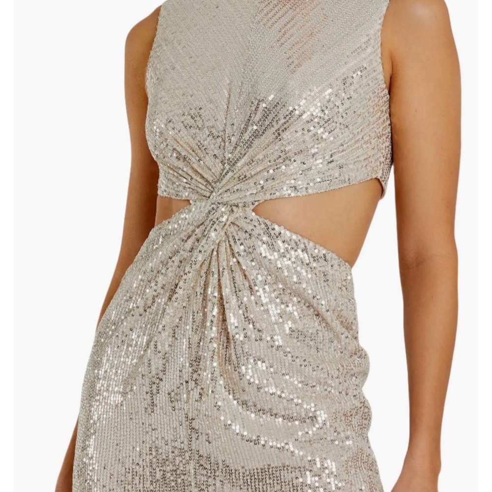 IEENA FOR MAC DUGGAL
Silver Sequin Front Twist Cut Out Sheath Dress.  Size 8 - Picture 3 of 12